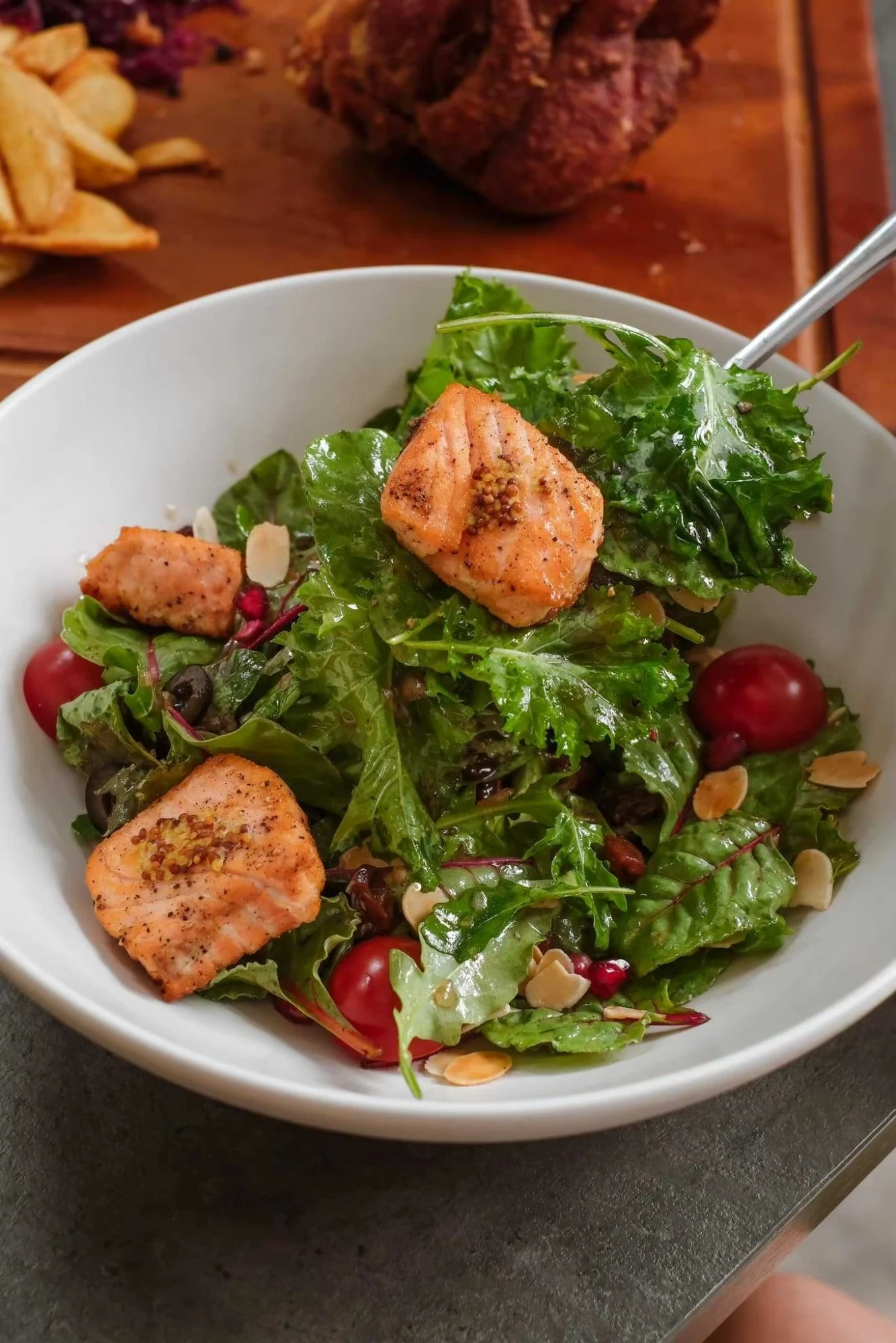 Salmon salad with almonds and pomegranate at UPPER·T